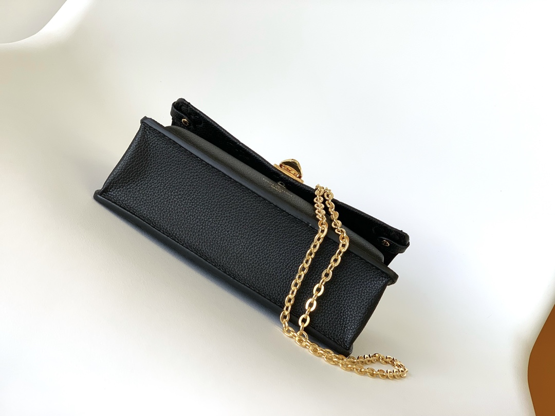 LOUIS VUITTON Empreinte Vavin Chain Wallet Black M67839 LOUIS VUITTON Empreinte Vavin Chain Wallet Black M67839