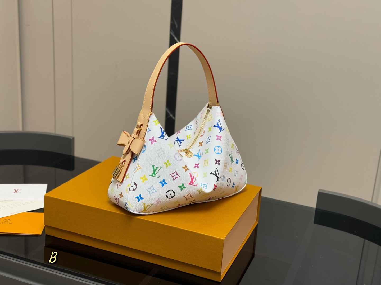 LOUIS VUITTON Jamila shoulder bag 