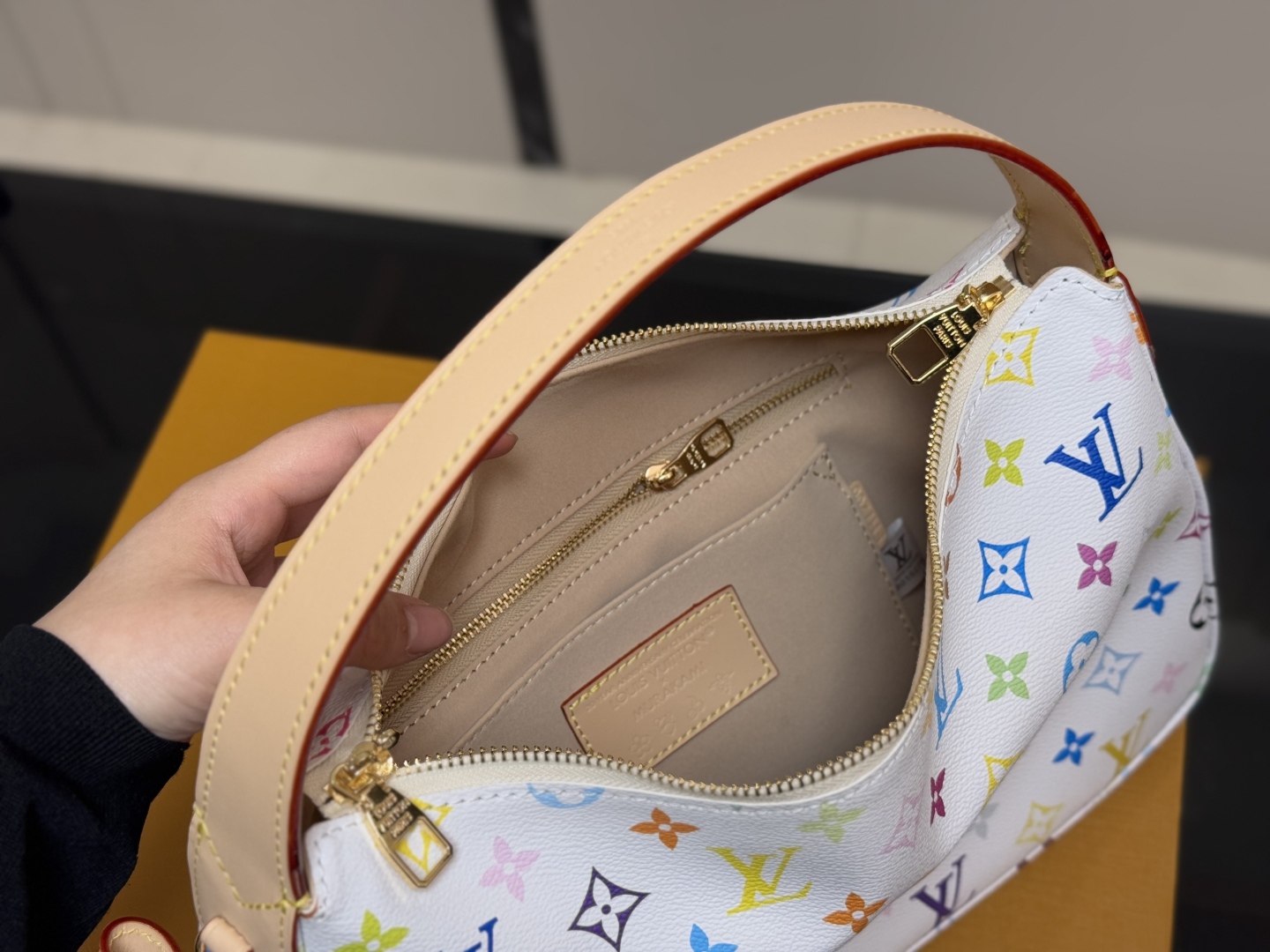 LOUIS VUITTON Jamila shoulder bag LOUIS VUITTON Jamila shoulder bag