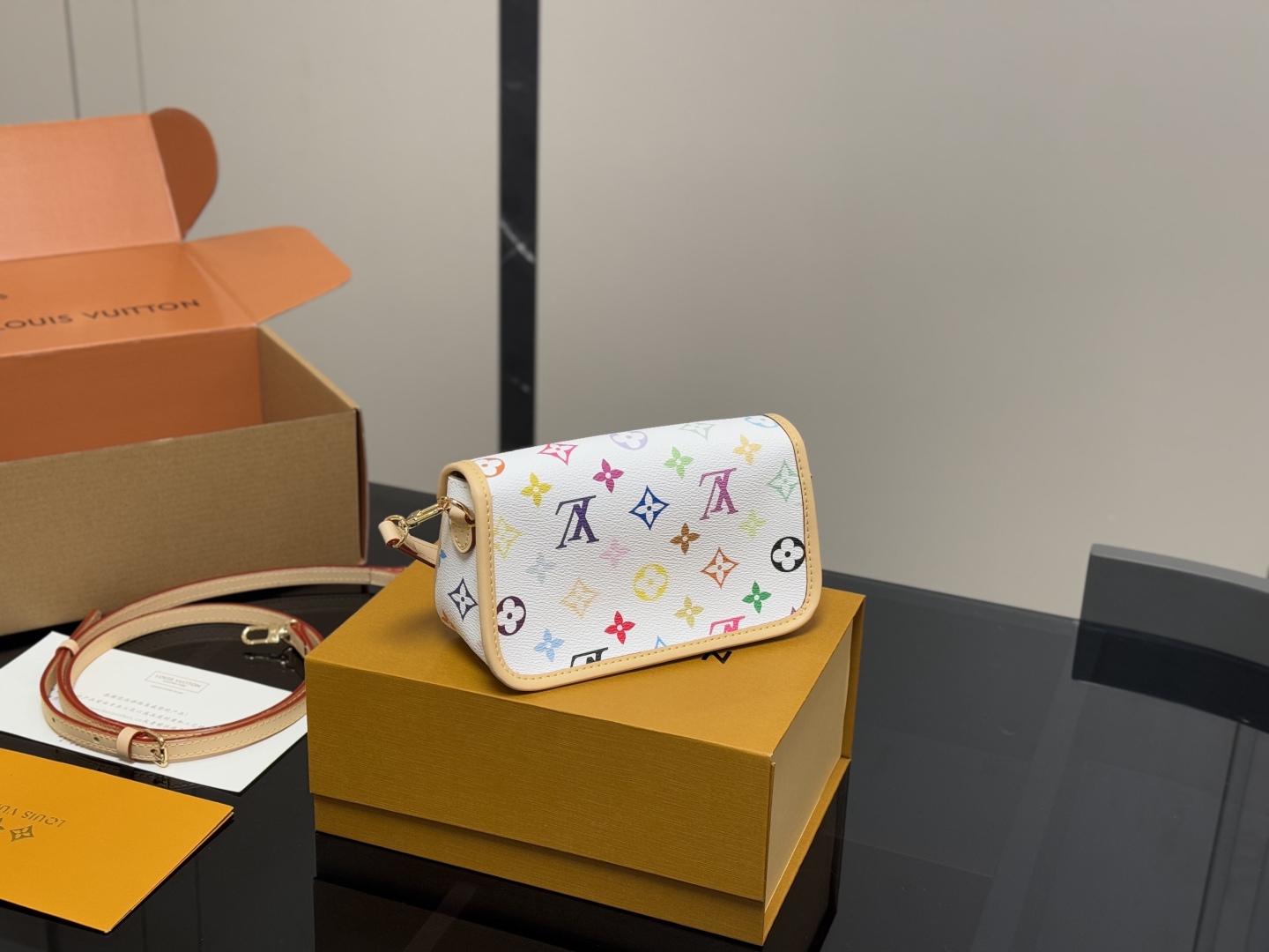 LOUIS VUITTON Diane Nano White LOUIS VUITTON Diane Nano White