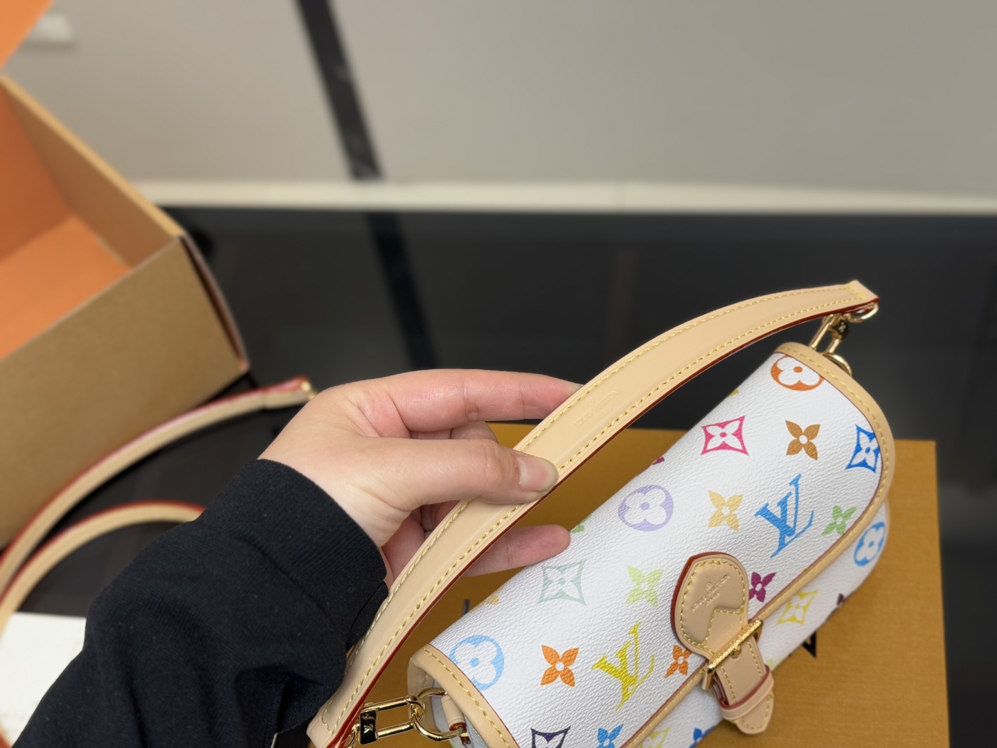 LOUIS VUITTON Diane Nano White LOUIS VUITTON Diane Nano White