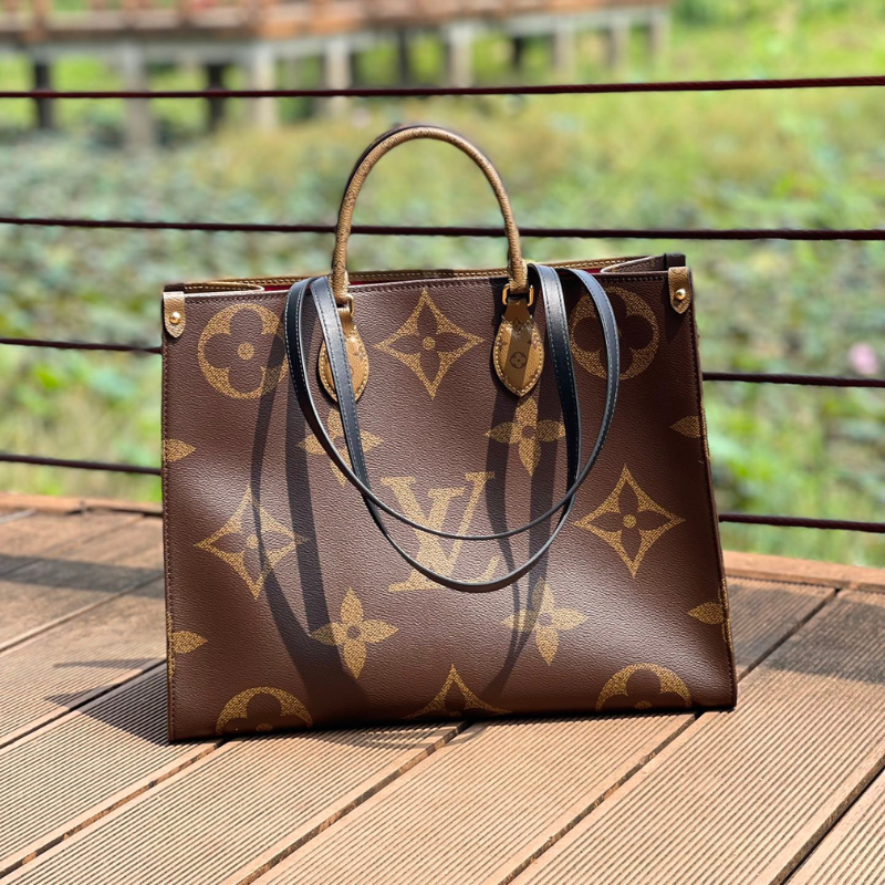 LOUIS VUITTON Onthego GM Monogram Giant Canvas, Brownn M45320