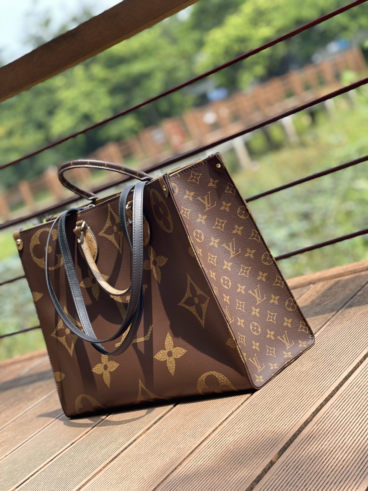 LOUIS VUITTON Onthego GM Monogram Giant Canvas, Brownn M45320
