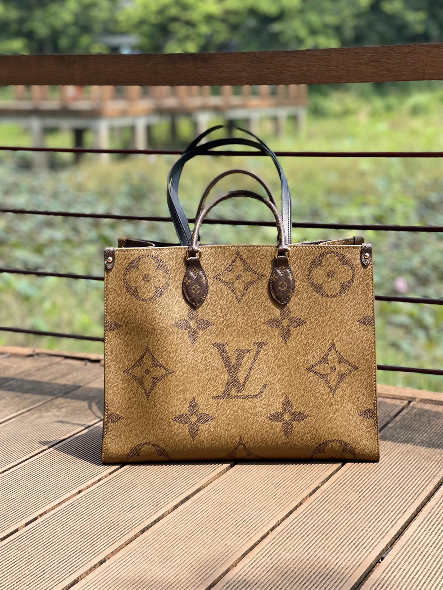 LOUIS VUITTON Onthego GM Monogram Giant Canvas, Brownn M45320 LOUIS VUITTON Onthego GM Monogram Giant Canvas, Brownn M45320