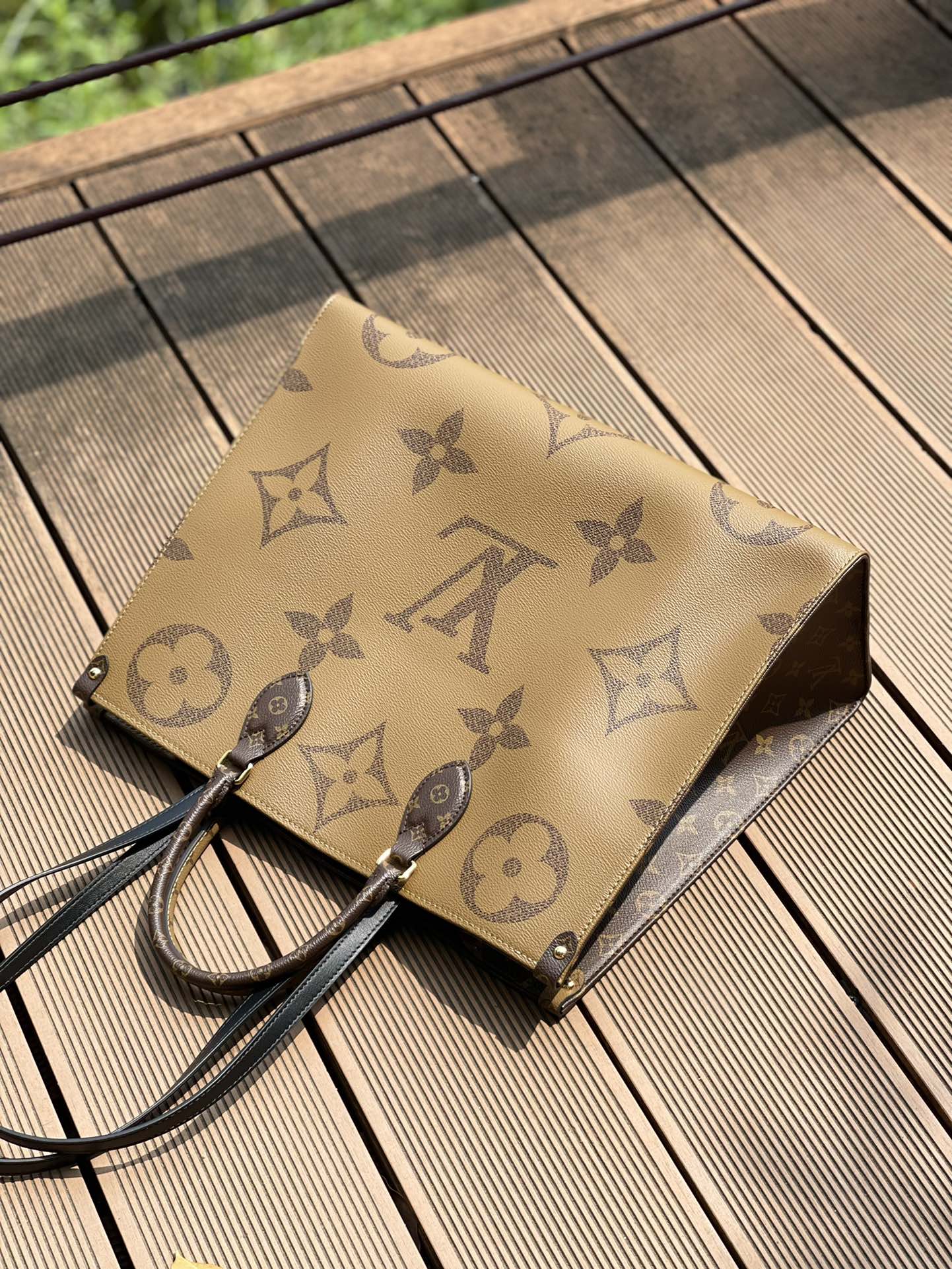 LOUIS VUITTON Onthego GM Monogram Giant Canvas, Brownn M45320 LOUIS VUITTON Onthego GM Monogram Giant Canvas, Brownn M45320