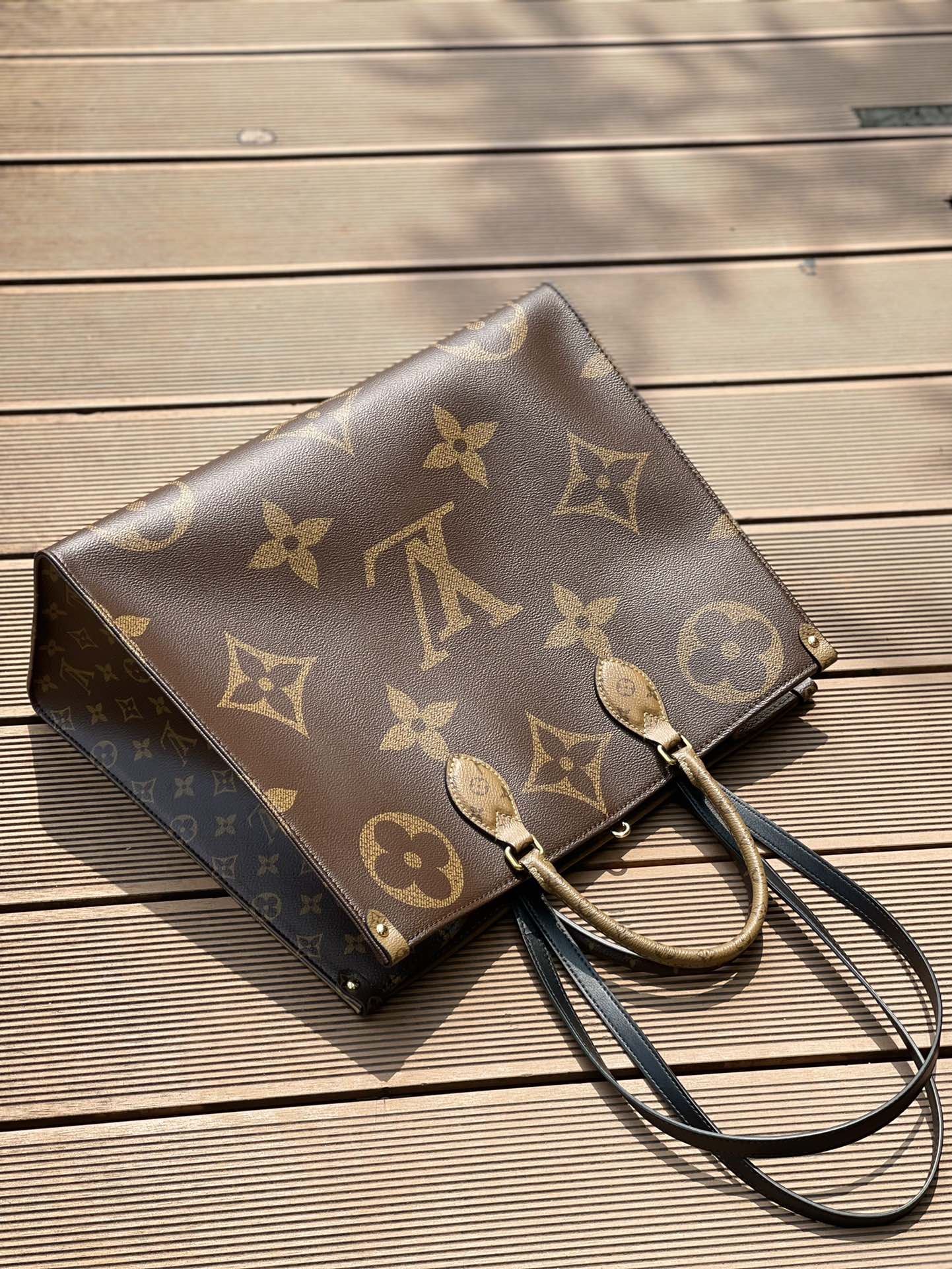 LOUIS VUITTON Onthego GM Monogram Giant Canvas, Brownn M45320 LOUIS VUITTON Onthego GM Monogram Giant Canvas, Brownn M45320