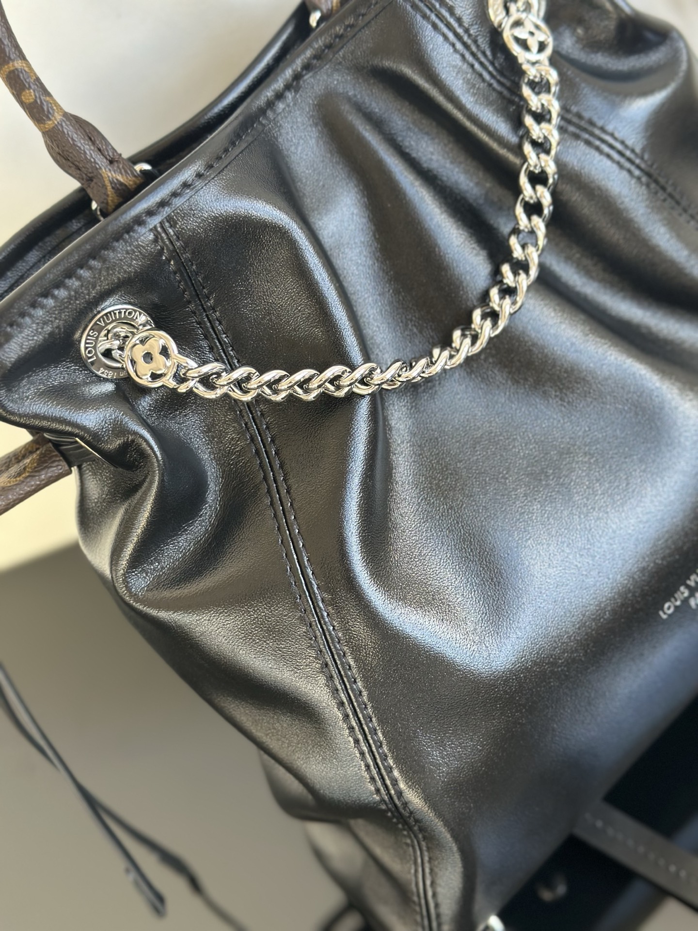 LOUIS VUITTON Off Duty Backpack Vibe M25522