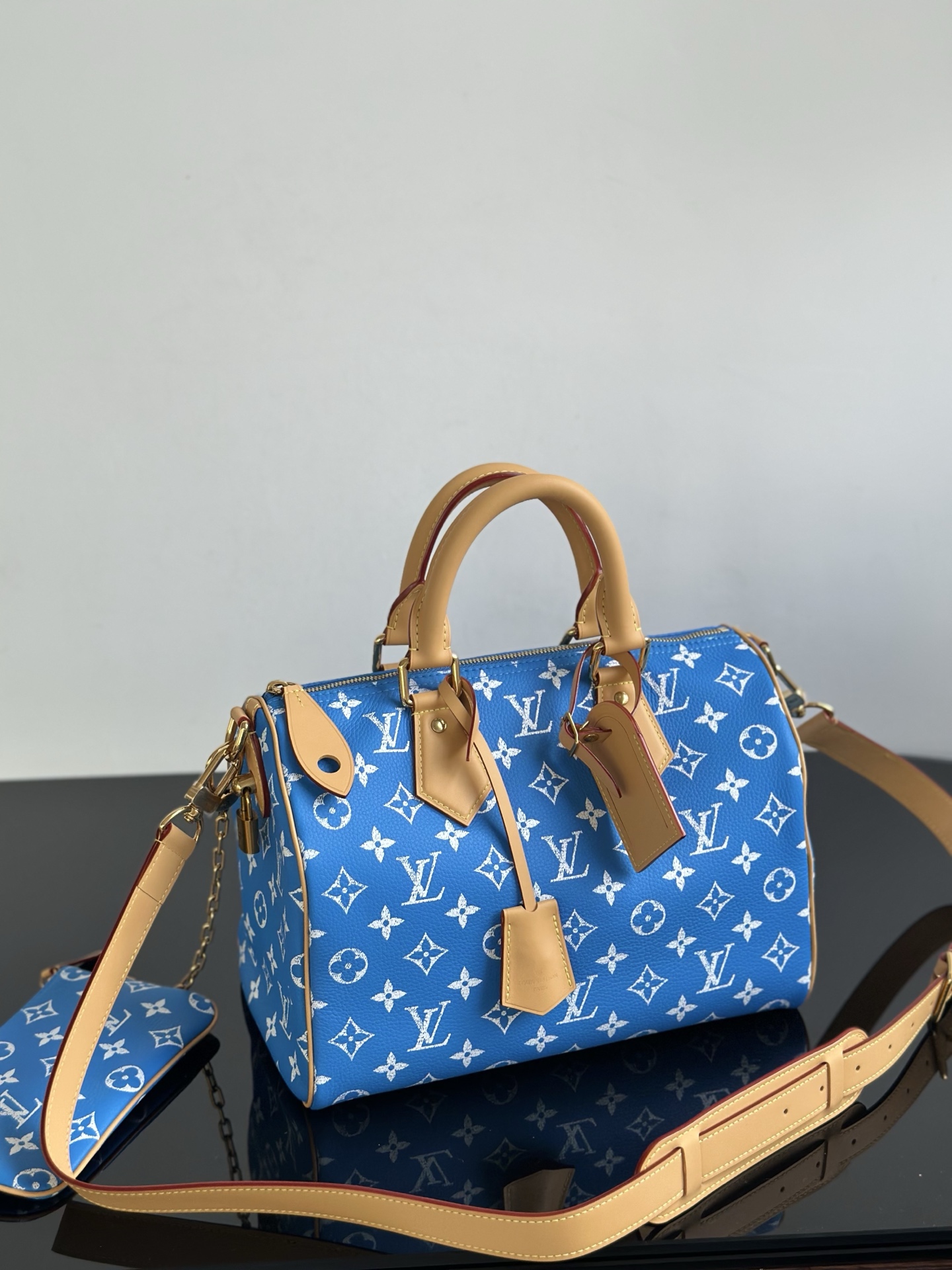 LOUIS VUITTON Speedy P9 Bandoulière 30 Monogram, Blue