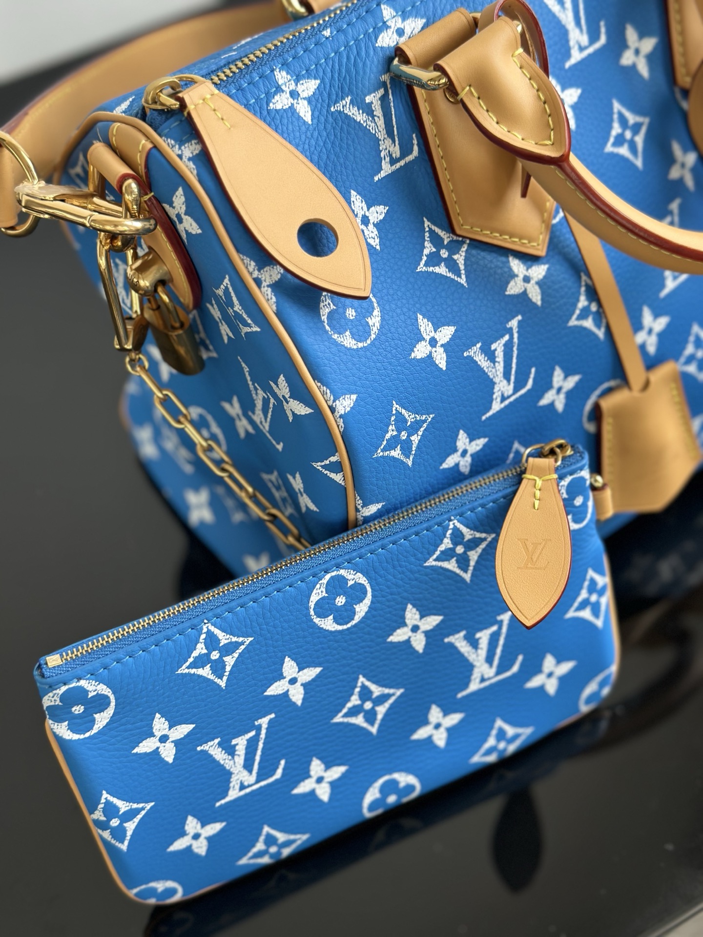 LOUIS VUITTON Speedy P9 Bandoulière 30 Monogram, Blue
