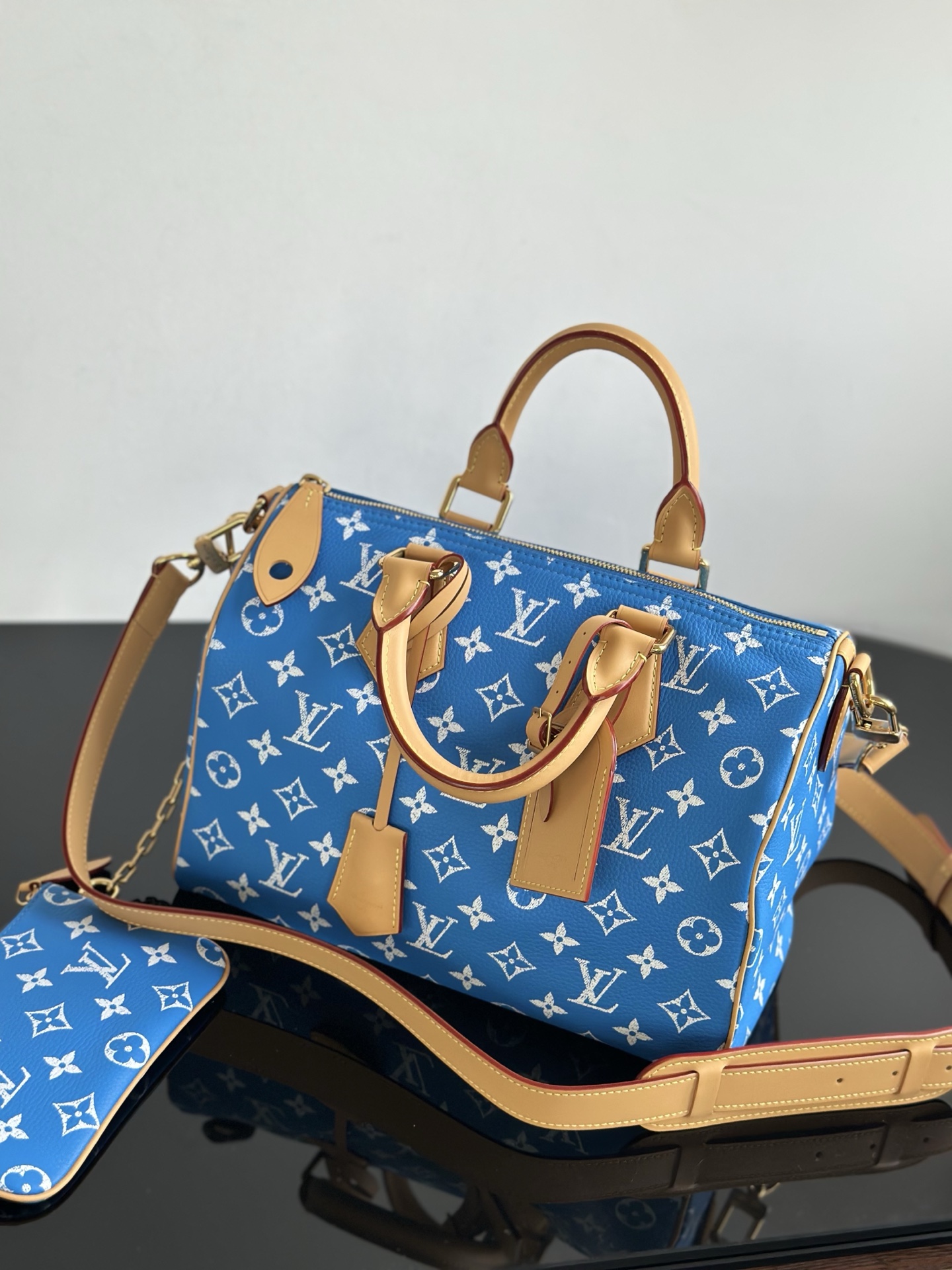 LOUIS VUITTON Speedy P9 Bandoulière 30 Monogram, Blue