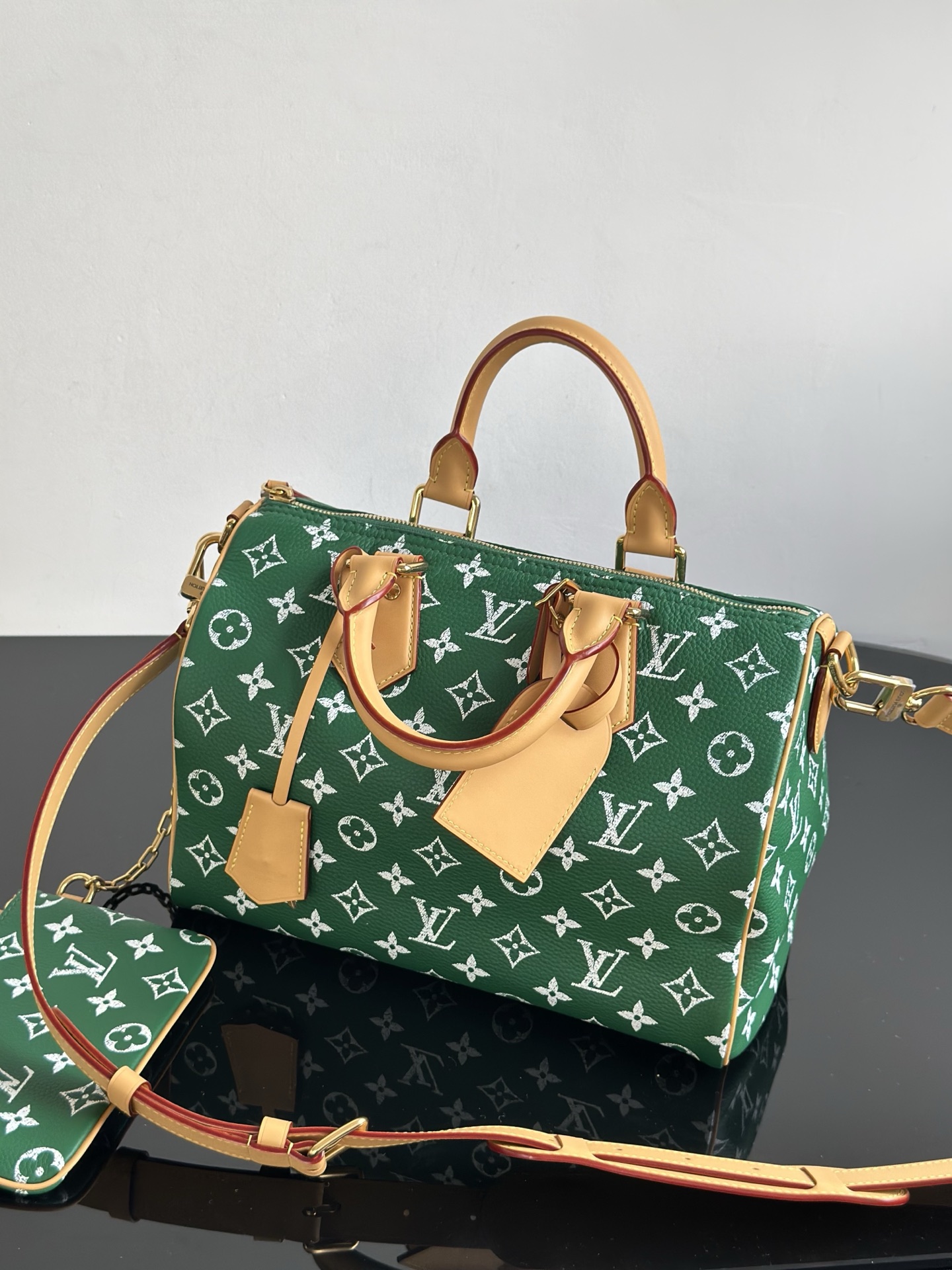 LOUIS VUITTON Speedy P9 Bandoulière 30 Monogram Green