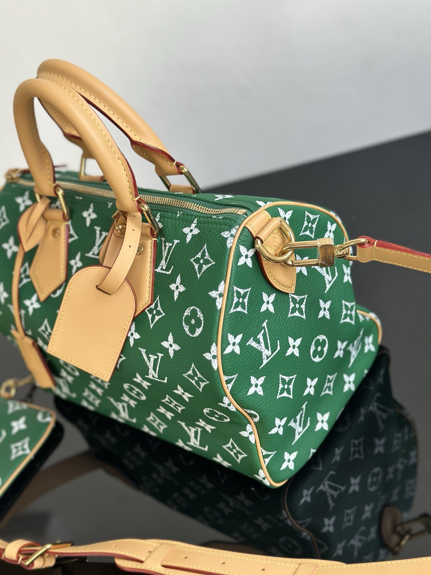 LOUIS VUITTON Speedy P9 Bandoulière 30 Monogram Green