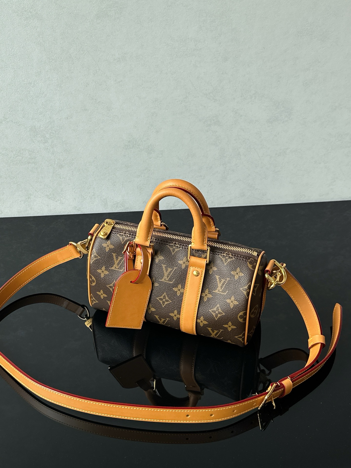 LOUIS VUITTON Keepall Bandoulière 25 Monogram Archive - Bags