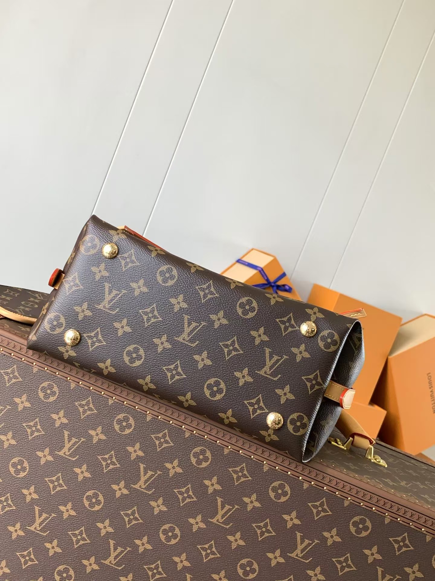 LOUIS VUITTON CARRYALL Handbag MONOGRAM, High Version LOUIS VUITTON CARRYALL Handbag MONOGRAM, High Version