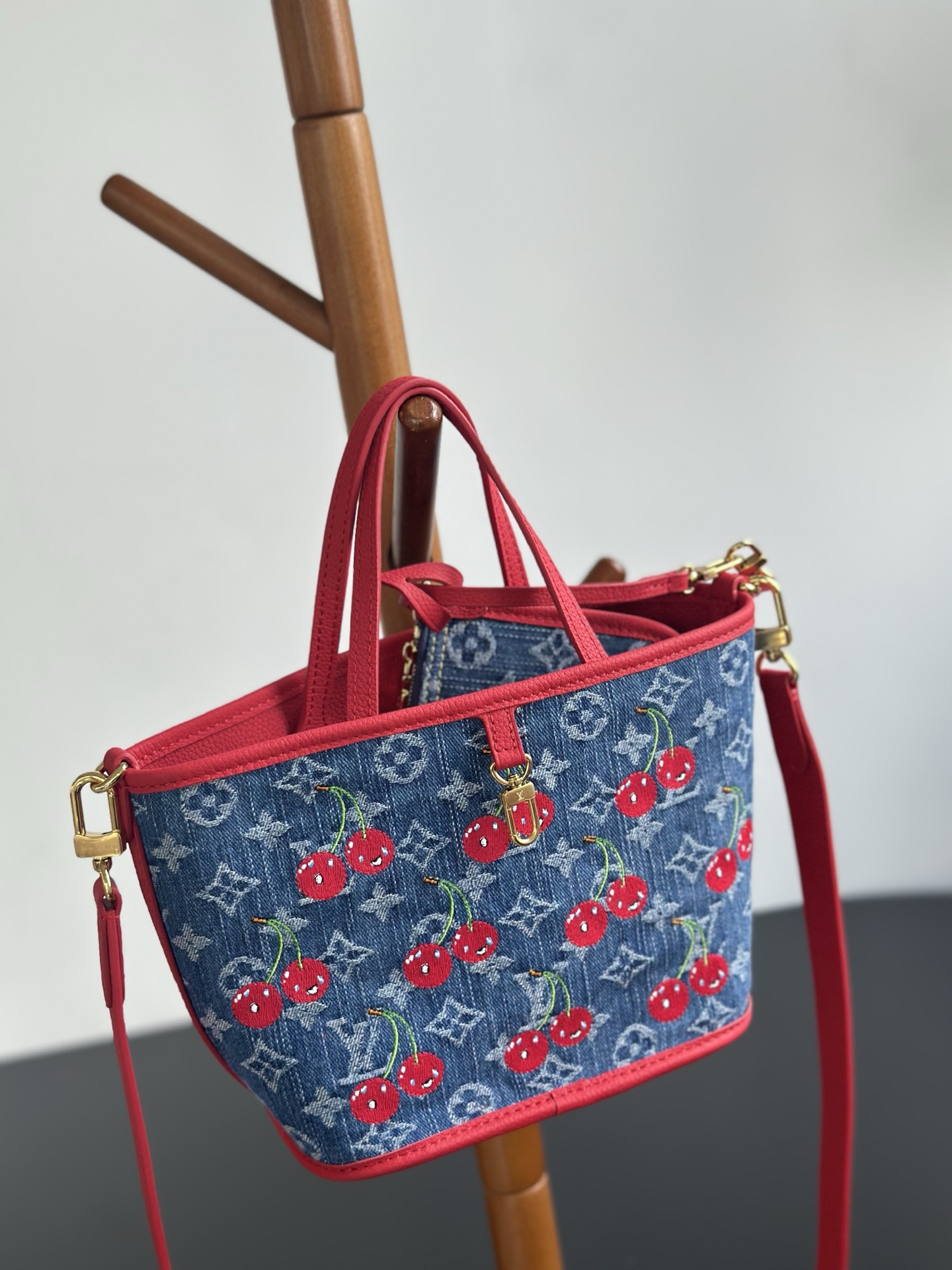 LOUIS VUITTON Neverfull linside Out BB M14997 LOUIS VUITTON Neverfull linside Out BB M14997