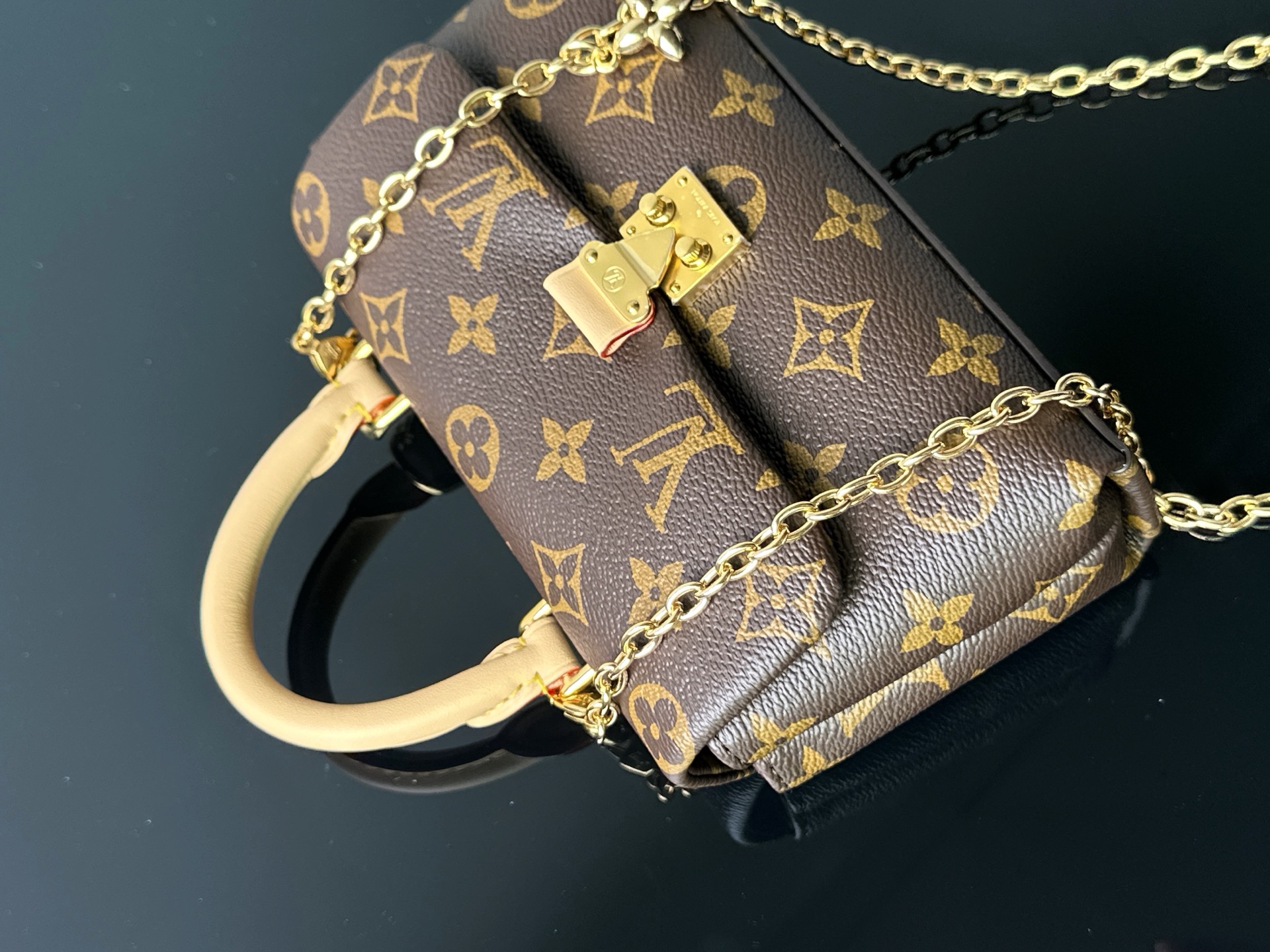 LOUIS VUITTON 2026 NEW Monogram Nano Madeleine Handbag