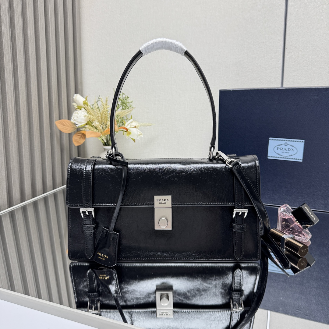 PRADA FROM THE RUNWAY Medium leather handbag AED 16,000