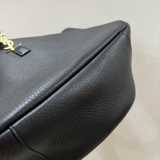 SAINT LAURENT le 5 à 7 bea in grained leather Handbag SAINT LAURENT le 5 à 7 bea in grained leather Handbag