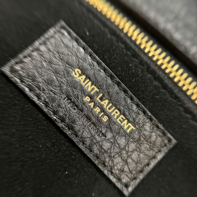 SAINT LAURENT le 5 à 7 bea in grained leather Handbag SAINT LAURENT le 5 à 7 bea in grained leather Handbag