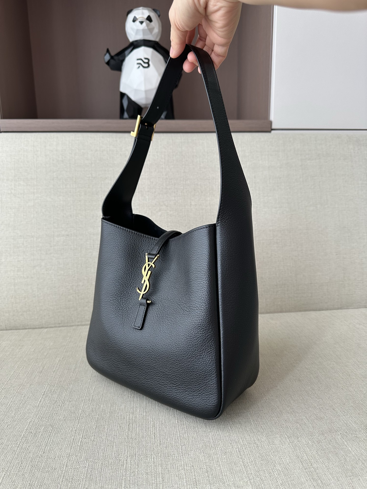 SAINT LAURENT  LE 5 À 7 supple Handbag in grained leather 