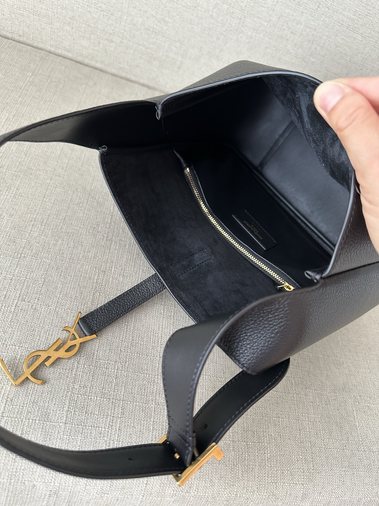 SAINT LAURENT  LE 5 À 7 supple Handbag in grained leather 