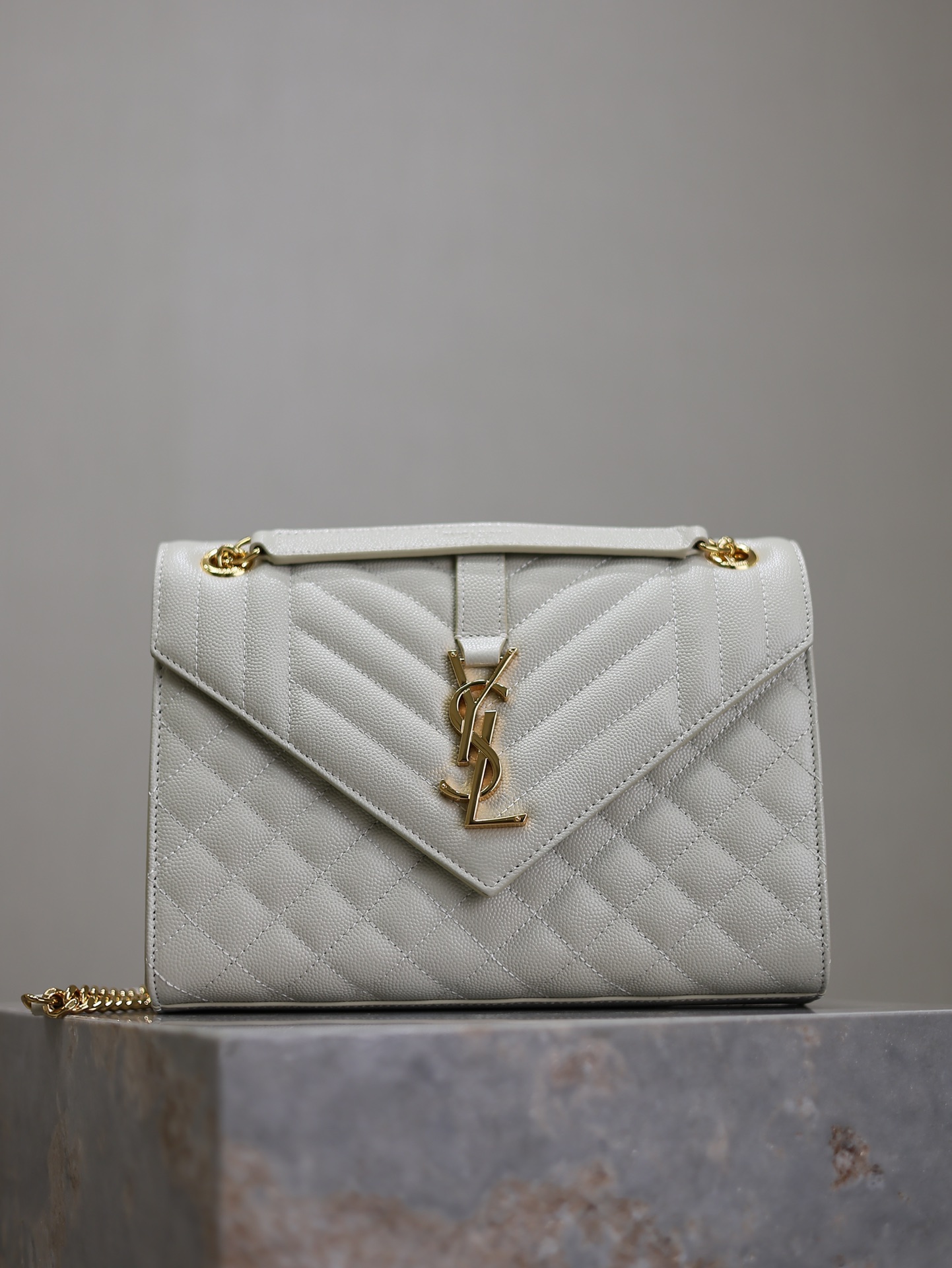 SAINT LAURENTENVELOPE MEDIUM IN QUILTED GRAIN DE POUDRE EMBOSSED LEATHER 