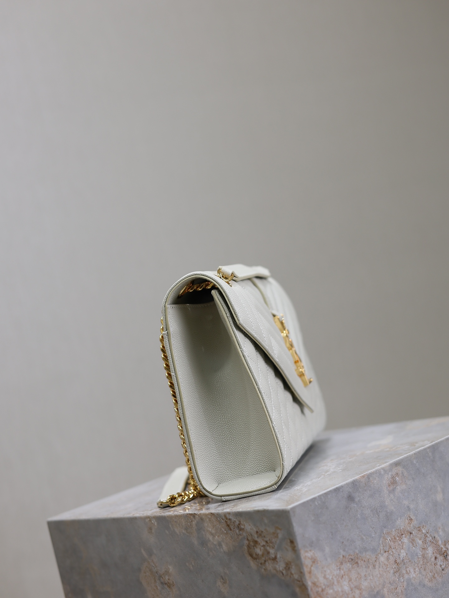 SAINT LAURENTENVELOPE MEDIUM IN QUILTED GRAIN DE POUDRE EMBOSSED LEATHER 