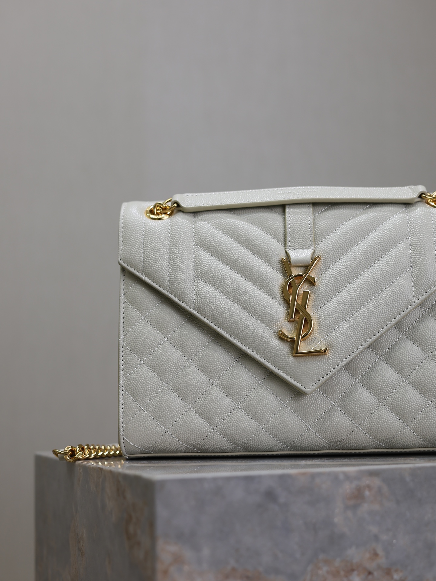 SAINT LAURENTENVELOPE MEDIUM IN QUILTED GRAIN DE POUDRE EMBOSSED LEATHER 