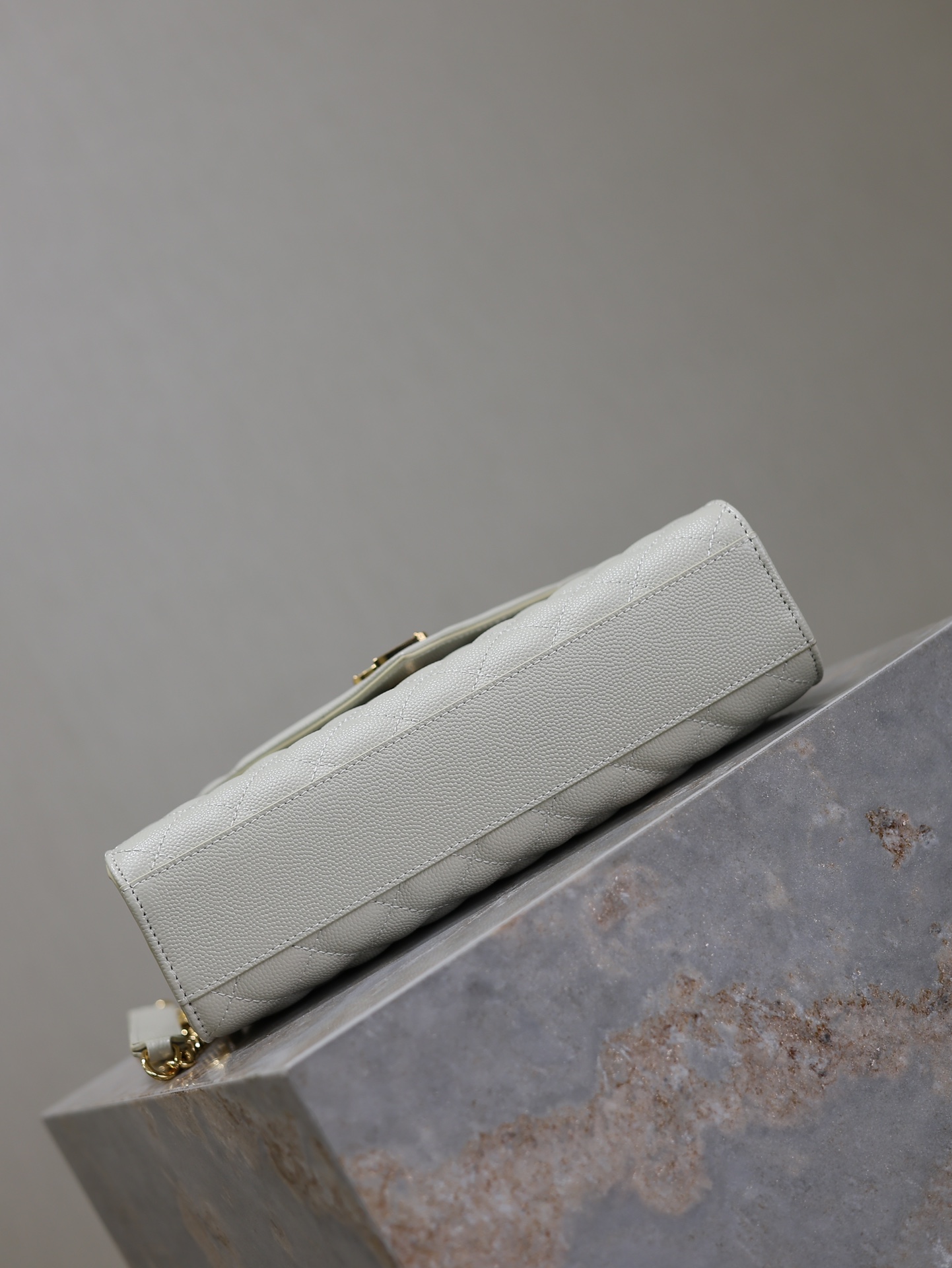 SAINT LAURENTENVELOPE MEDIUM IN QUILTED GRAIN DE POUDRE EMBOSSED LEATHER 