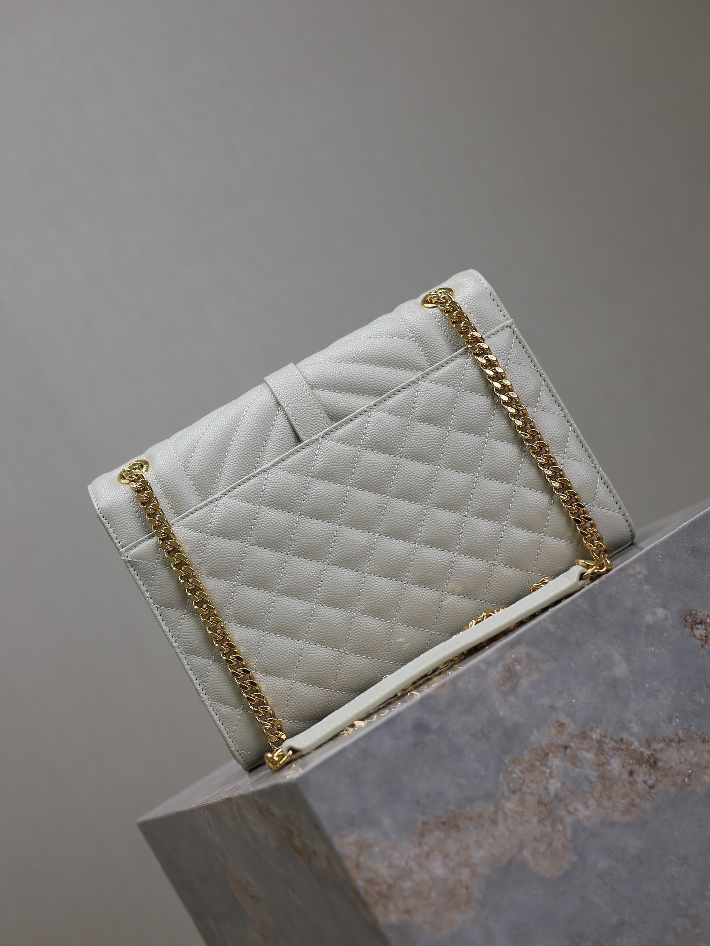 SAINT LAURENTENVELOPE MEDIUM IN QUILTED GRAIN DE POUDRE EMBOSSED LEATHER 